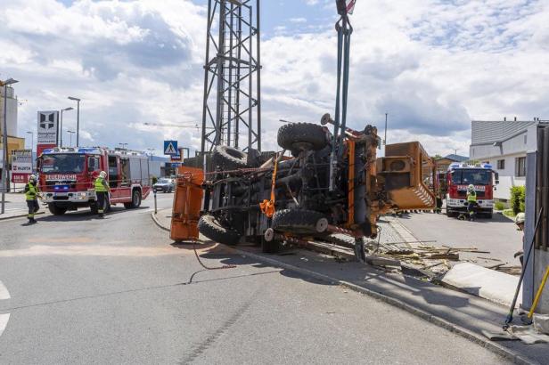 Lkw-Unfall wurde zur Herausforderung für die Feuerwehr Krems