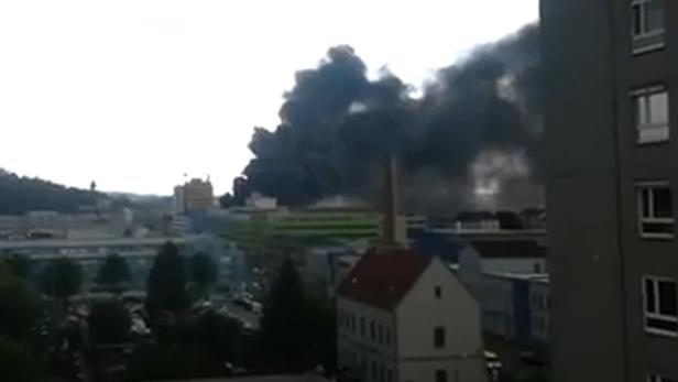 Rauchsäule über Graz nach Explosion im Möbelhaus