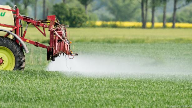 Pestizide belasten den Boden sehr