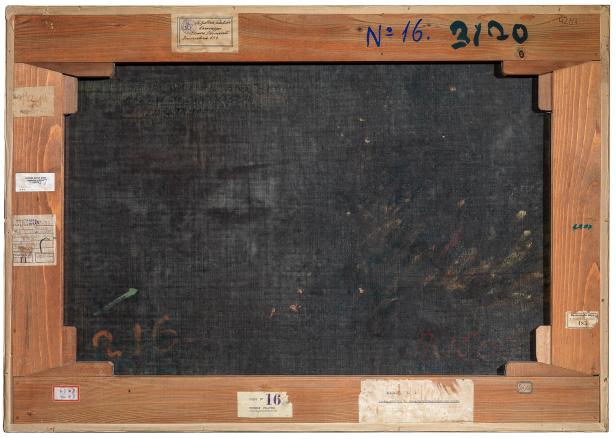 Die Rückseite eines Gemäldes mit einem Holzrahmen und verschiedenen Etiketten.