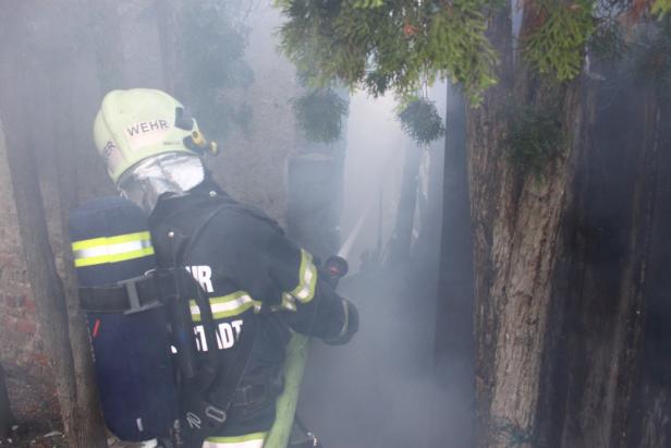 NÖ: Feuerwehr wurde zu Großeinsatz bei Gartenhütte gerufen