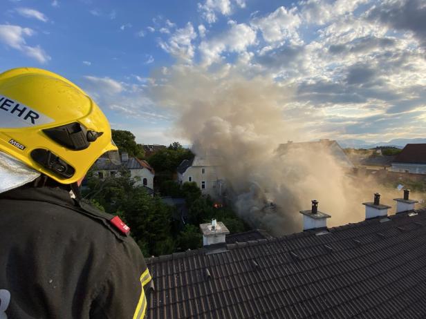 NÖ: Feuerwehr wurde zu Großeinsatz bei Gartenhütte gerufen