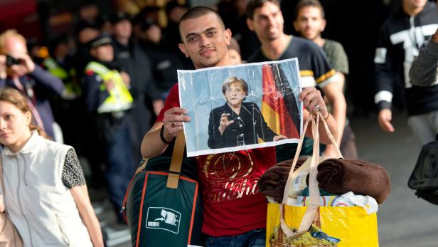 Ankunft von Flüchtlingen am Bahnhof München Welche Leistungen Flüchtlinge in EU-Ländern bekommen