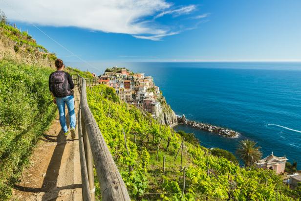 Küstenwanderung entlang der "Cinque Terre" an der Riviera der norditalienischen Region Ligurien 