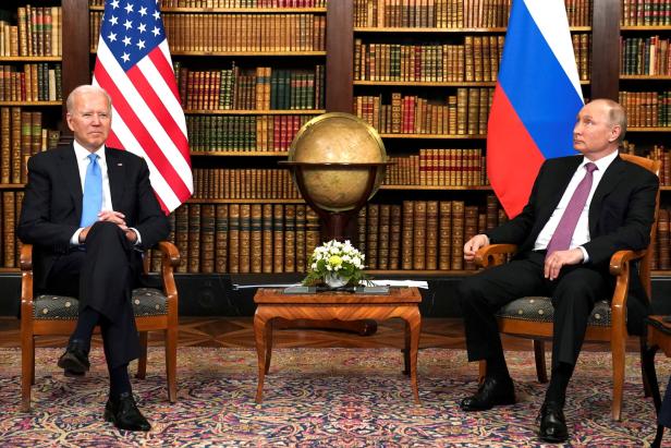 Was Biden und Putin mit ihrer Körpersprache verraten