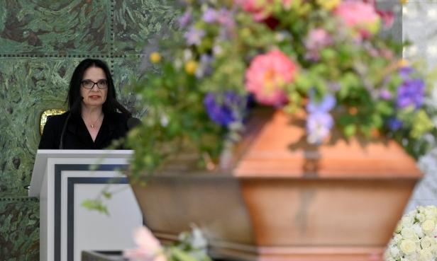 TRAUERFEIER FÜR FRIEDERIKE MAYRÖCKER AM WIENER ZENTRALFRIEDHOF