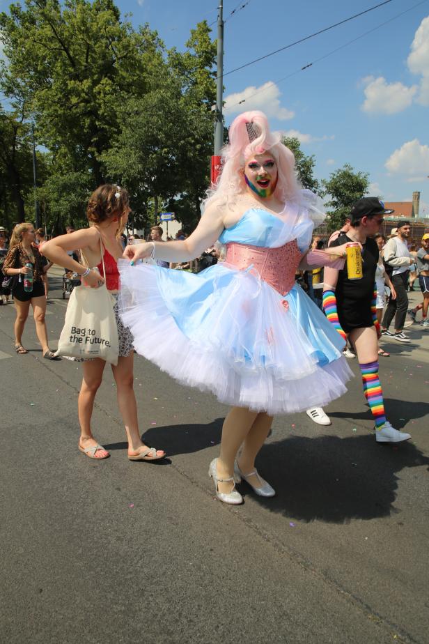 Heißes Comeback: 30.000 schwitzten bei der Pride-Parade
