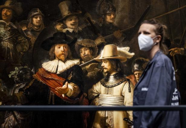 Preparations for public viewing of reconstructed Rembrand's Night Watch