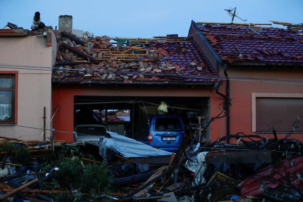 Zwei Tornado-Opfer nach Wien geflogen