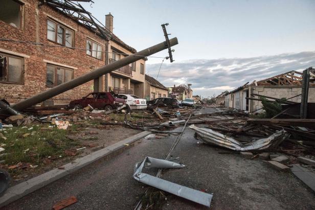 Bis zu 400 km/h: Tornado über Tschechien außergewöhnlich stark