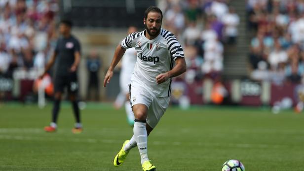 Ein Fußballspieler von Juventus Turin während eines Spiels.