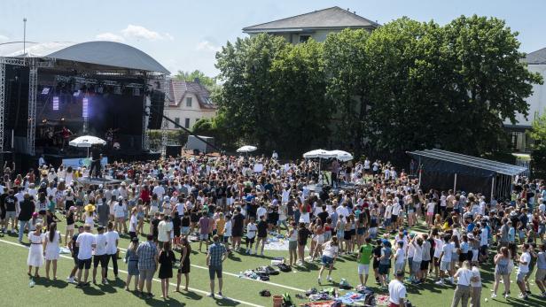 NIEDERÖSTERREICH: "SCHULSCHLUSSKONZERT" IM BUNDESGYMNASIUM ZEHNERGASSE IN WIENER NEUSTADT