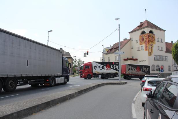 Zu viele Lkw im Wieselburger Zentrum: Zweite Umfahrung gefordert