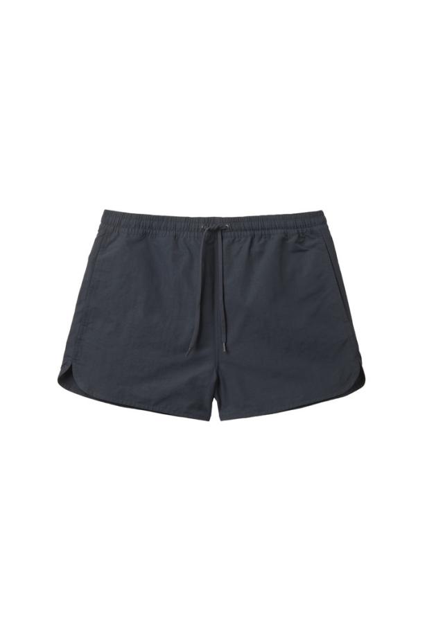 Männersachen - neue Sommertrends zu Shirts, Shorts und Schönheit