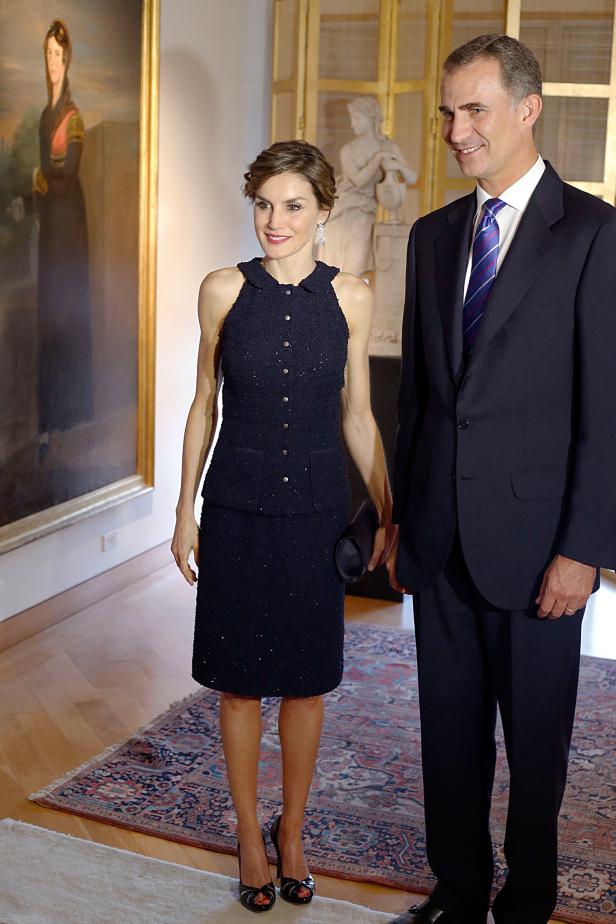König Felipe VI. und Königin Letizia von Spanien posieren für ein Foto.