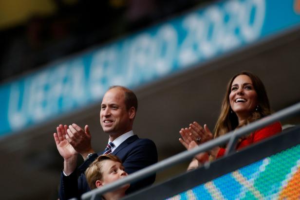 Groß geworden: Prinz George im Partnerlook mit Papa William bei EM-Spiel