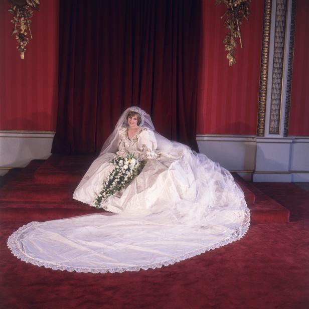 Die ikonischsten Outfits von Princess Diana - eine Timeline