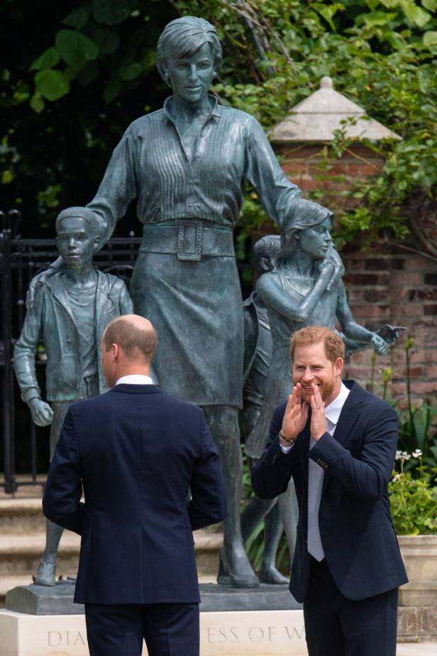 Lippenleser: Harrys und Williams Gespräch bei Enthüllung von Diana-Denkmal
