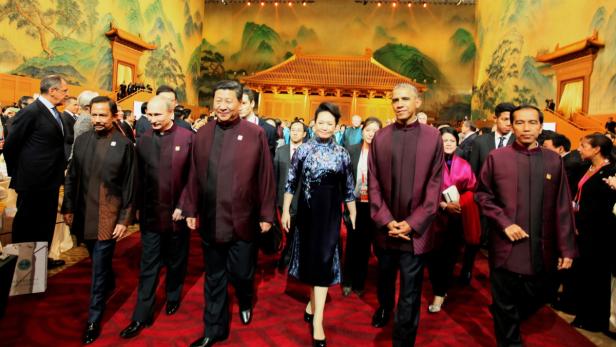 Xi Jinping, Peng Liyuan, Barack Obama und andere Staats- und Regierungschefs bei einem Treffen.