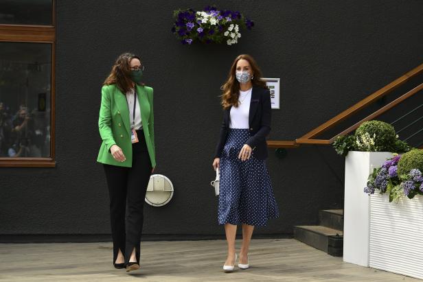 Kate ohne William in Wimbledon: Mit wem amüsiert sie sich da so?