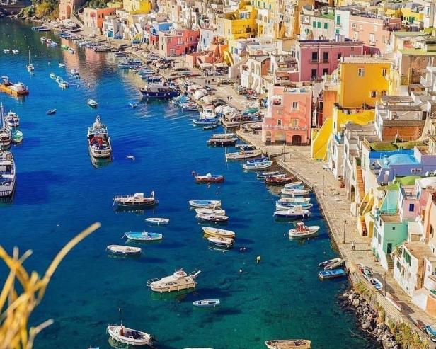 Golf von Neapel: Erleben Sie ein Farbenspektakel, wie es im Buche steht