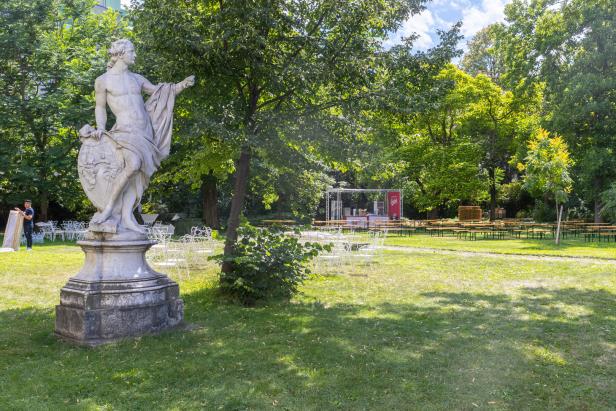 Geheimer Park im Palais Auersperg wird zum Gemeinschafts-Schanigarten