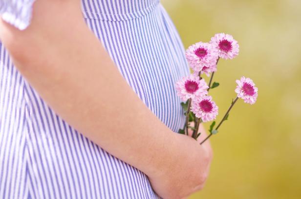 Von Kinderwunsch bis Stillzeit: Diese Nährstoffe sind wichtig