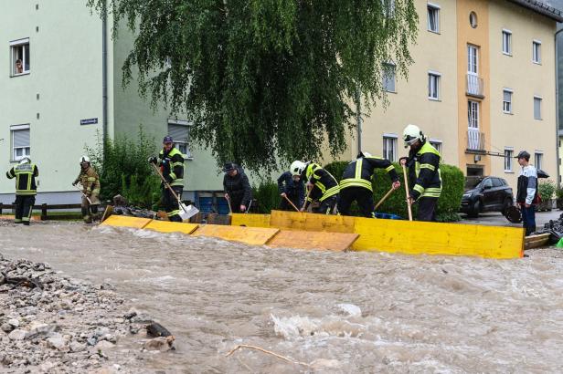 Keine Entwarnung: Murenabgänge in OÖ, Altstadt von Hallein überflutet