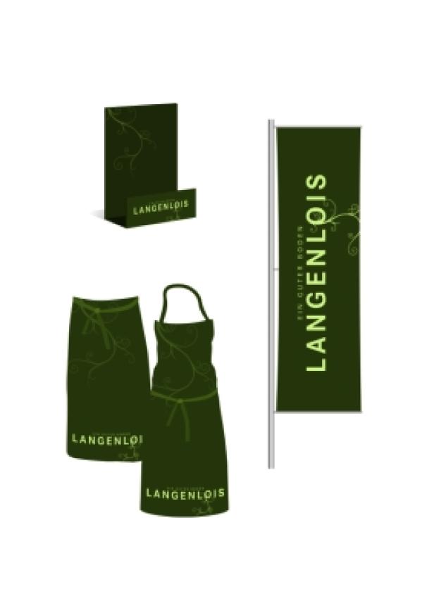 Verschiedene Werbematerialien in Grün mit dem Aufdruck „Langenlois“.