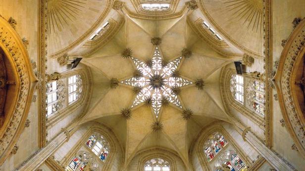 Hoch im Himmel: Prächtige Kirchengewölbe