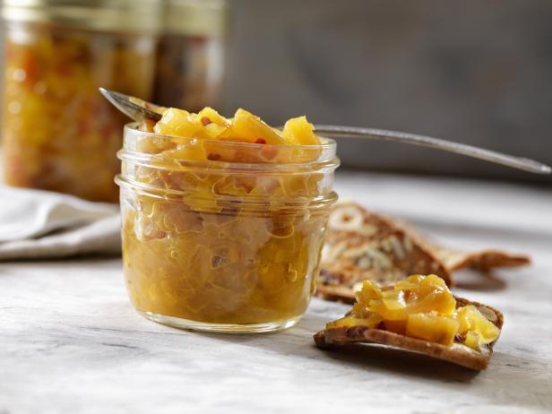 Pineapple Chutney With Crackers