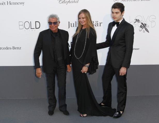 Roberto Cavalli mit Familie bei einer Veranstaltung.