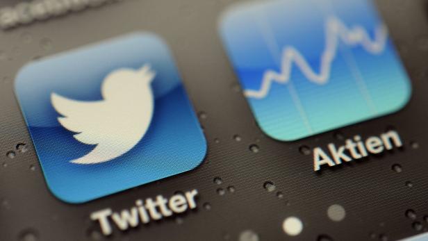 Nahaufnahme eines Smartphone-Bildschirms mit den Icons von Twitter und Aktien.