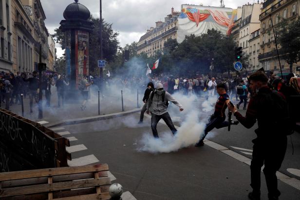 FRANCE-HEALTH-VIRUS-VACCINE-POLITICS-PROTEST