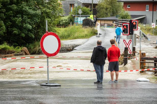 SALZBURG: UNWETTER - HOCHWASSER IM RAUM MITTERSILL Sicherheit als oberstes Gebot im Badesommer