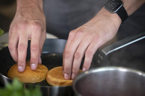 Herzhaftes für Genießer: Cheeseburger mit Ochsenherzparadeiser