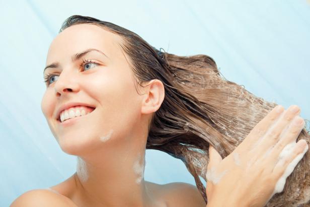 5 Shampoo-Fehler, die fast alle Frauen machen