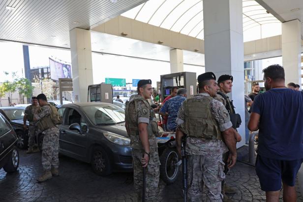Libanon: Armee beschlagnahmt Treibstoff und verteilt ihn gratis