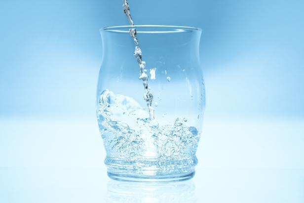 Glas Trinkwasser