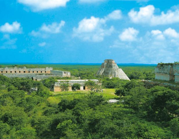 Blick auf die Maya-Ruinen von Uxmal in Yucatán, Mexiko.