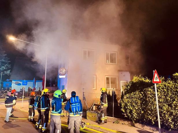 Feuerwehr rettete Katzen aus brennendem Lokal in Amstetten