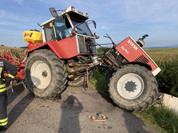 Traktor brach in Karlstetten während der Fahrt in zwei Teile