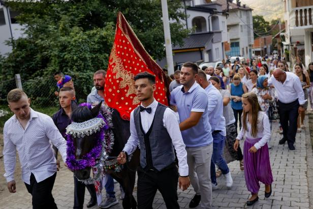 Kosovo: Wo aus dem Gesicht der Braut Kunstbilder entstehen