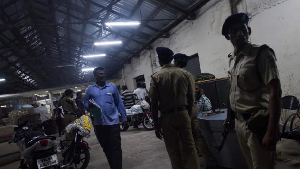 INDIA-TRAIN-ROBERY Räuber erbeuteten 670.000 Euro aus fahrendem Zug