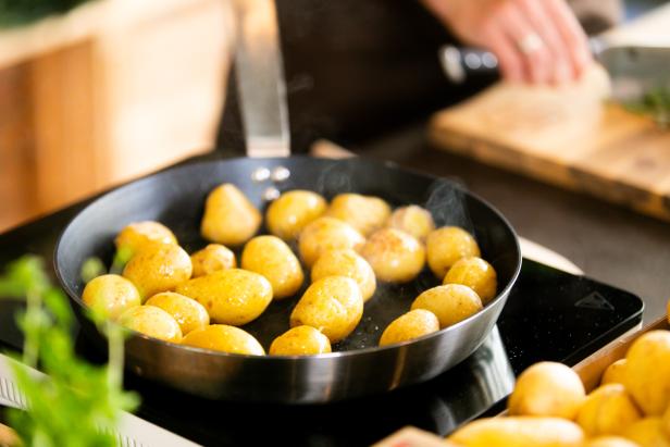 Mediterrane Köstlichkeit: Zitronen-Ingwer-Hendl mit Knoblauch-Frühkartoffeln