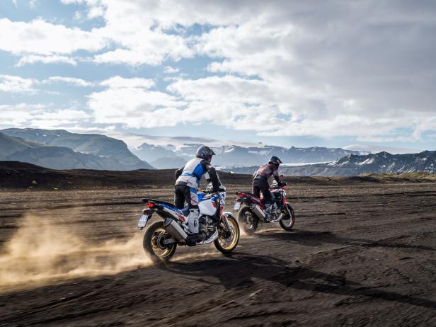 341473_honda_s_iconic_africa_twin_and_africa_twin_adventure_sport_receive_striking.jpg