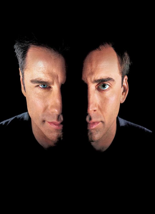 Porträts von John Travolta und Nicolas Cage, zur Hälfte im Schatten.
