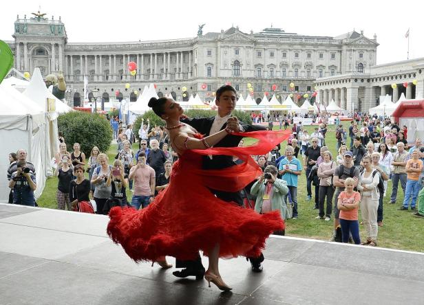 Wenn der Heldenplatz Sport und süßen Freuden gehört