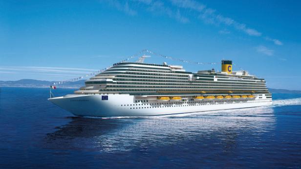 Das Kreuzfahrtschiff Costa Diadema fährt auf dem Meer.