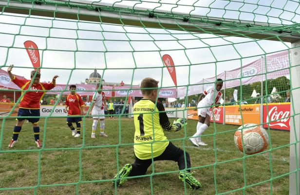 Wenn der Heldenplatz Sport und süßen Freuden gehört